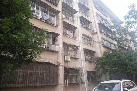 宝龙花园3室2厅2卫134㎡/车库34